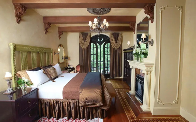 Ledson Hotel