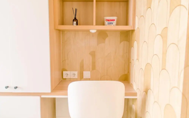 Simple and Cozy Living Studio at Sky House BSD Apartment