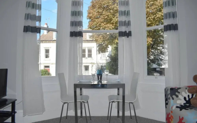 Contemporary 2 Bedroom Flat in Brighton
