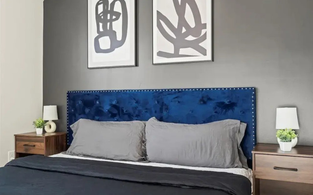 Luxe King 4BR Townhouse with Rooftop in Uptown CLT