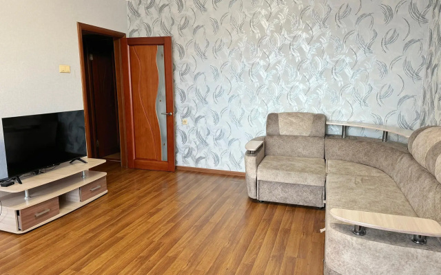 2-комнатная квартира Бутина 115