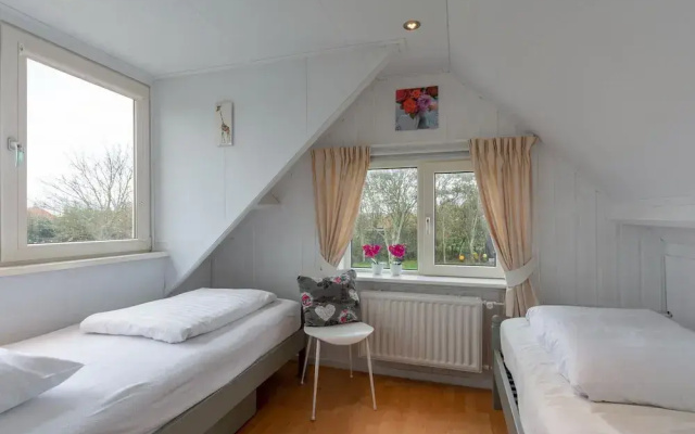 Klaproos, Holiday Home