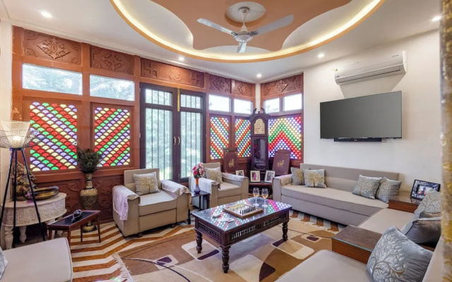 Alaya Stays 4 BHK with Outdoor Dining Area - Abhimanyu Mansion Sapphire