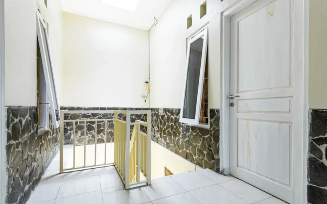 Kost Griya Hotasi by Reddoorz