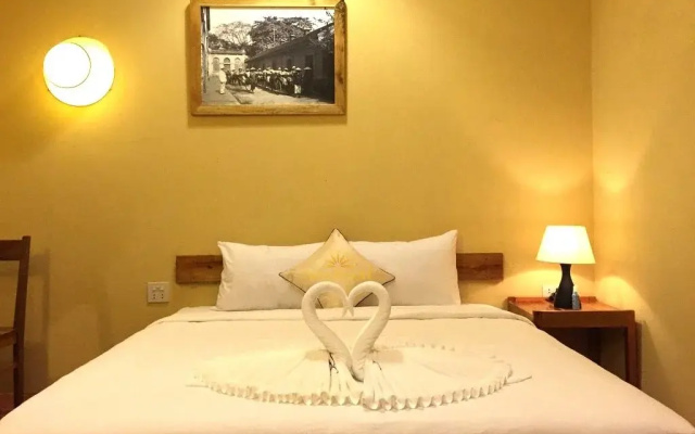 Golden Daisy Hotel