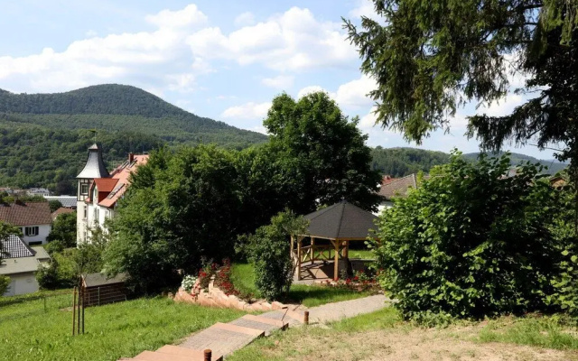 Hexenhauschen am Waldrand