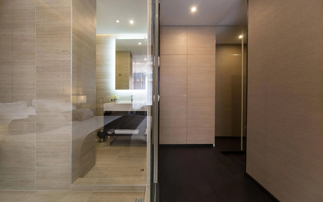 Dominic & Smart Luxury Suites Republic Square