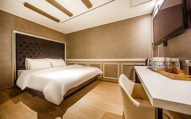 Jinju Hotel Servi