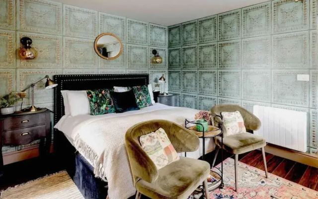 1 Bed Studio Sleeps 2 -patio -garden -dogs Ok