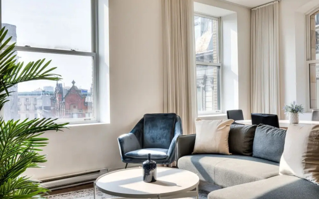 The taliane Superbe Condo 2BDR Montreal
