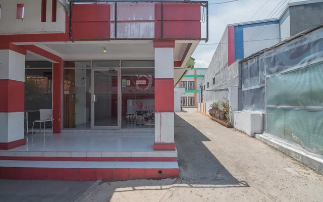RedDoorz Plus near Alun Alun Kuningan