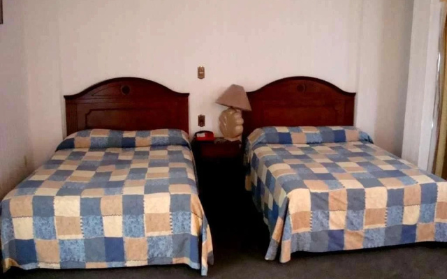 Leo Hotel