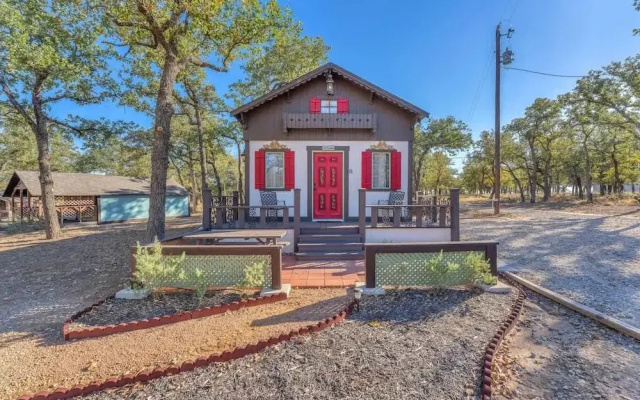 Riesling: Pet-friendly, Hot-tub, 10-min to Downtown!