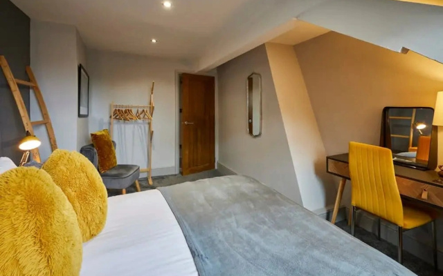 Host Stay Ochre Yellow
