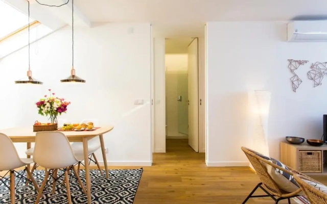 Amazing City Center 2 bdr flat!