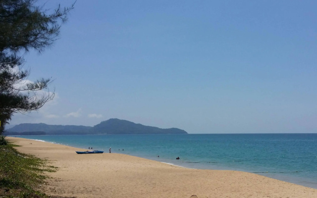 Maikhao Beach Bungalows(ไม้ขาว บีช บังกะโล)
