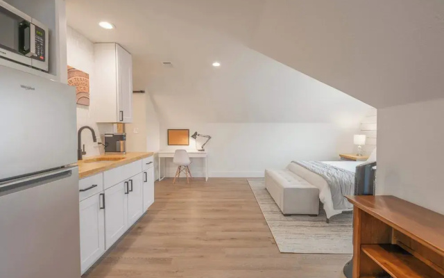 Scarlet Ridge Retreat - Near Wineries & DT Austin!