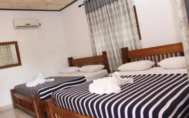 Eco Hotel Black & White - Anuradhapura