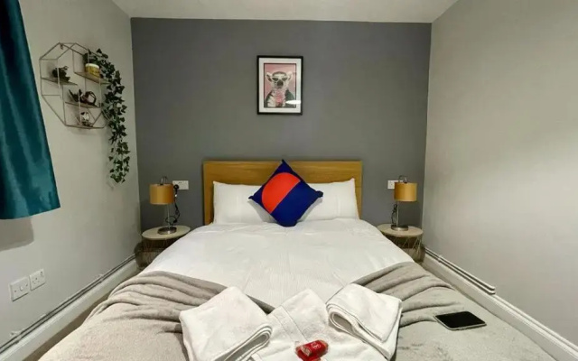 RiverView 1 Bed Apartment with Parking by CozyNest