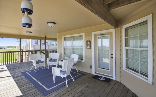 Beach Retreat 4 Bedrooms 2.5 Bathrooms Home