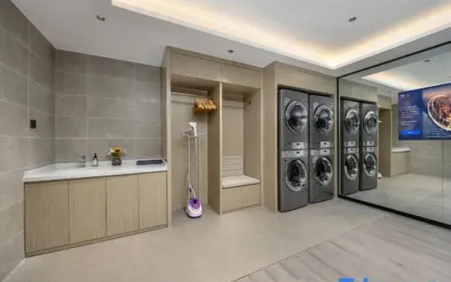 Kyriad Marvelous Hotel Hami Gongyuandaguan Community Manjie Life Plaza