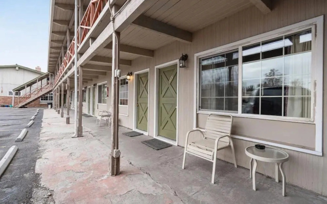 Oyo Silver Spur Motel