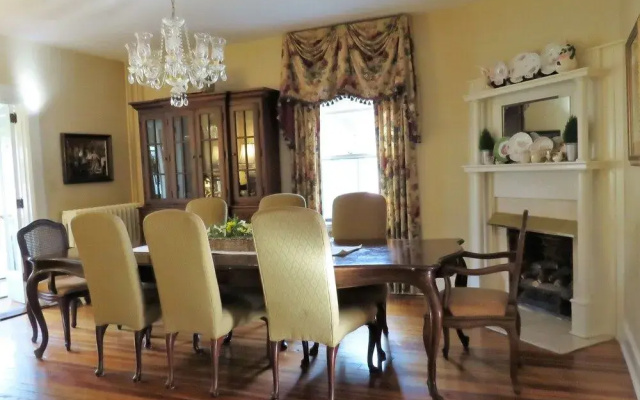 Pinecrest Bed & Breakfast
