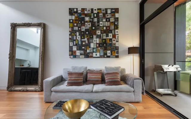 Stylish 2-bed Apartment With BBQ Patio Near Beach