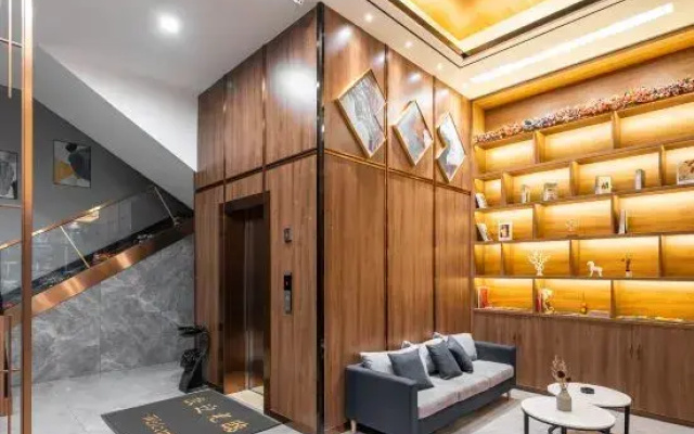 Qishu Business Hotel (Haikou No. 4 High School Division)