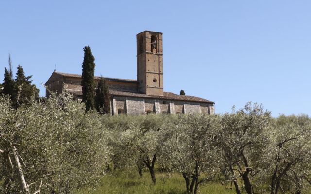 Отель Fattoria Abbazia Monte Oliveto Италия, Сан-Джиминьяно - отзывы, цены и фото номеров - забронировать отель Fattoria Abbazia Monte Oliveto онлайн вид на фасад