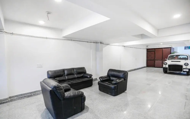 FabHotel The Grand Suite