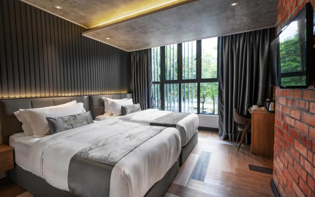 A&R Urban Hotel