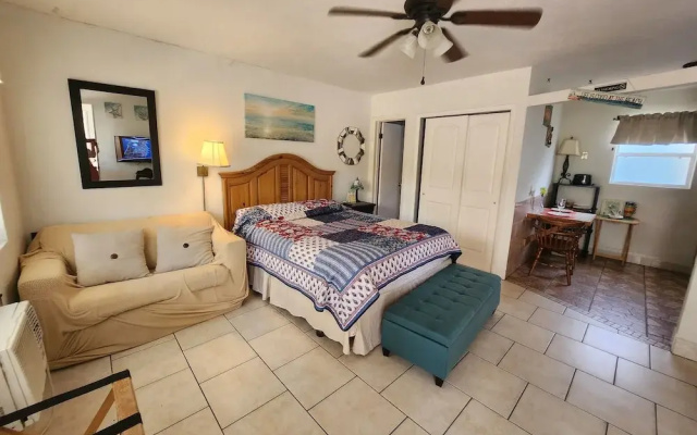 Silver Sands Motel