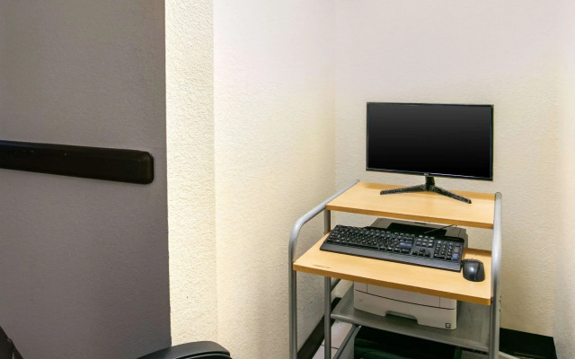 Quality Inn & Suites Metropolis I-24