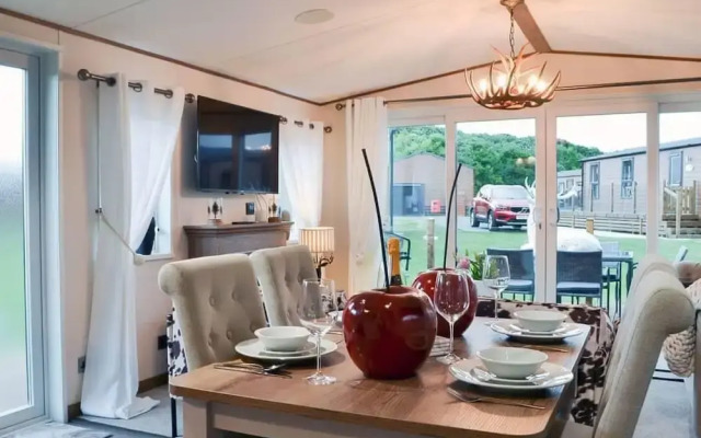 Luxury Boutique Style Lodge With hot tub