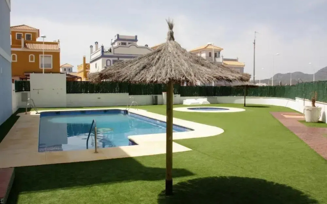 2 Bed House - Sleeps 4 - Pool - Terrace - Parking