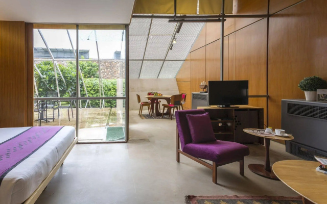 Mana Hotels