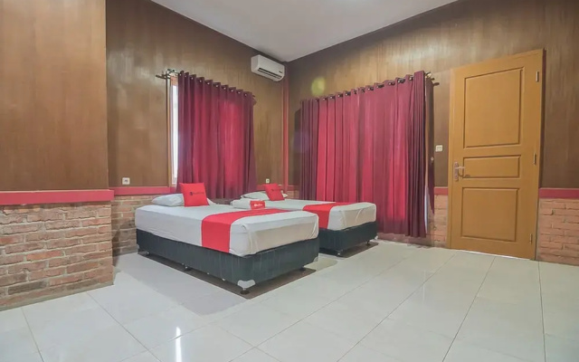 RedDoorz Plus @ Lodaya Gunung Geulis Puncak