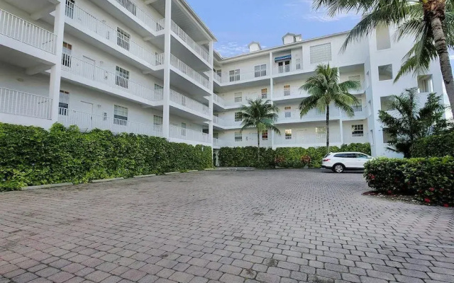 Palm St Condo