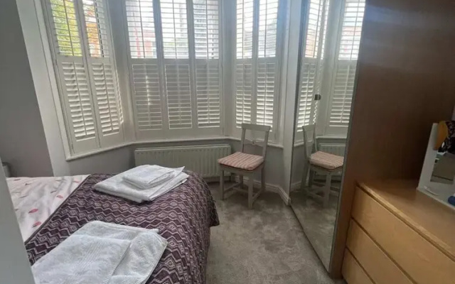 Gorgeous 1 Bedroom Apartment With Garden Near Earlsfield