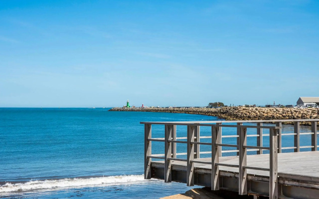 The Leonardo has 180 degree ocean views