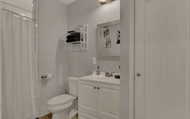 Romantic Casita With Grill ten min From Downtown!
