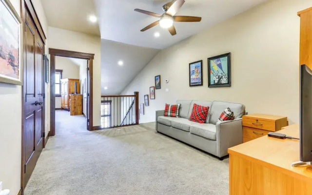 Ski Shuttle & Community Perks: Keystone Townhome