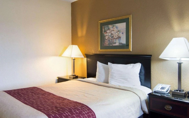 Red Roof Inn Pine Bluff