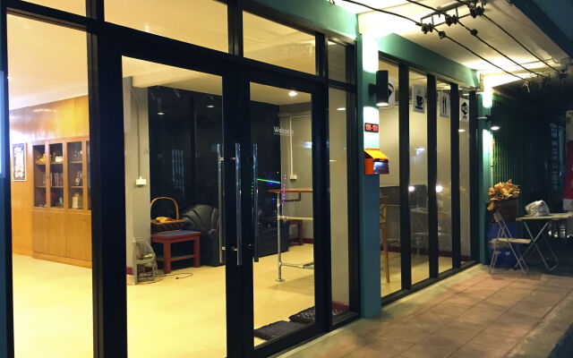 Urban Hostel Bangkok вид на фасад