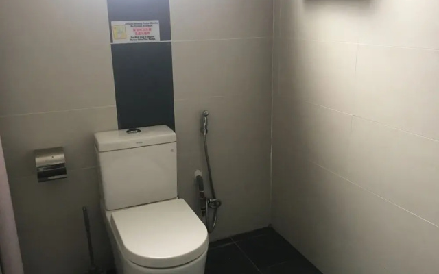 OYO 89856 MF Hotel