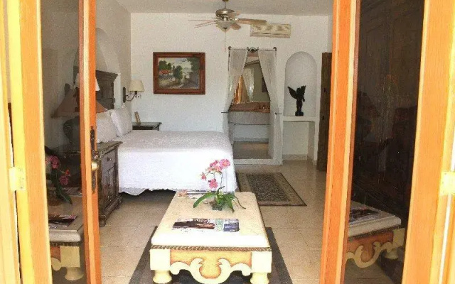 El Encanto Inn