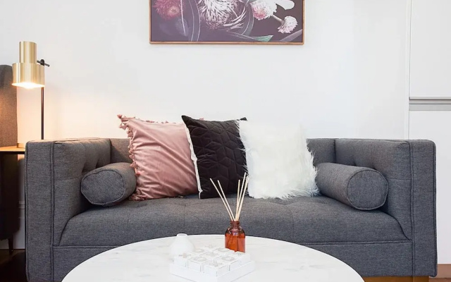 Comfortable Renovated Studio Close To City