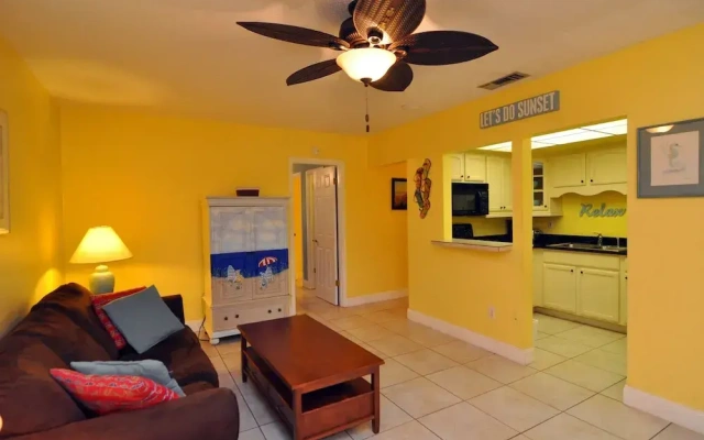 Lido Islander Inn