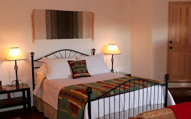 Cottonwood Inn Bed & Breakfast